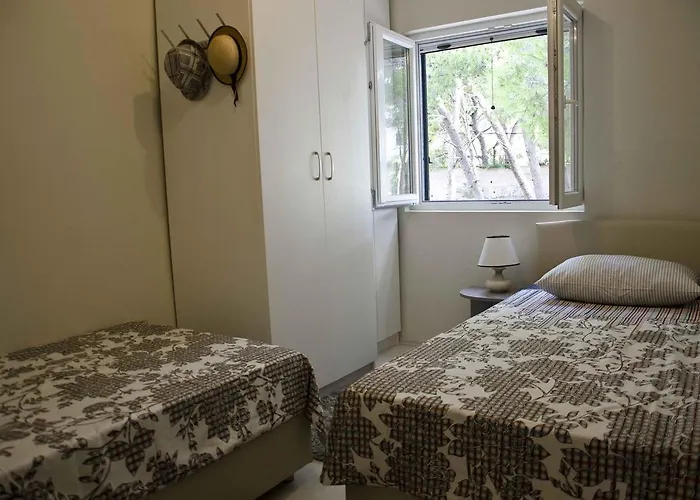 Будинок відпочинку Seaside House With A Swimming Pool Hvar - 12919 *